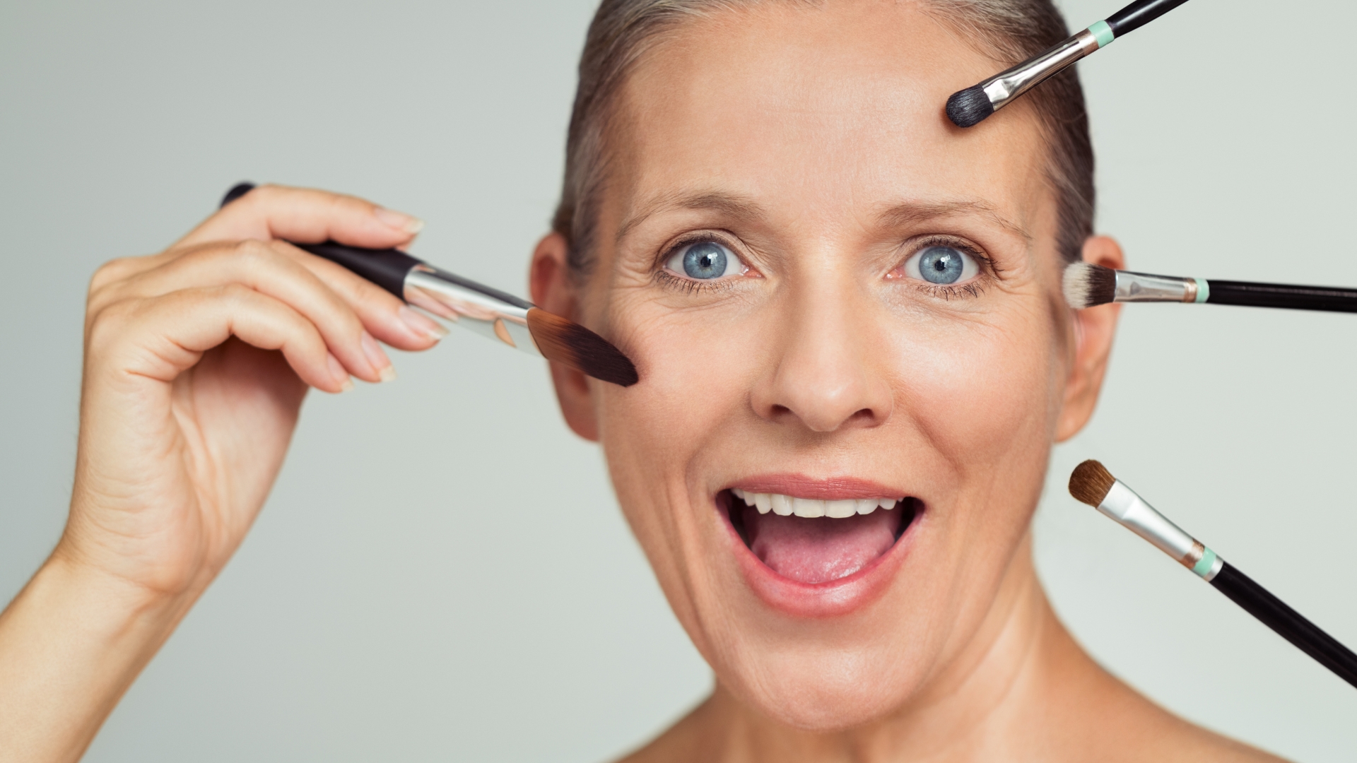 Zeitlose Schönheit: Ein umfassender Leitfaden für das richtige Make-up für Frauen um die 50 - Estelle Beauté